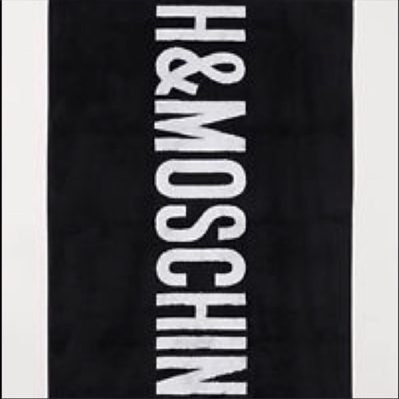 Online Exclusive H&Moschino black and white Beach towel - Picture 9 of 10